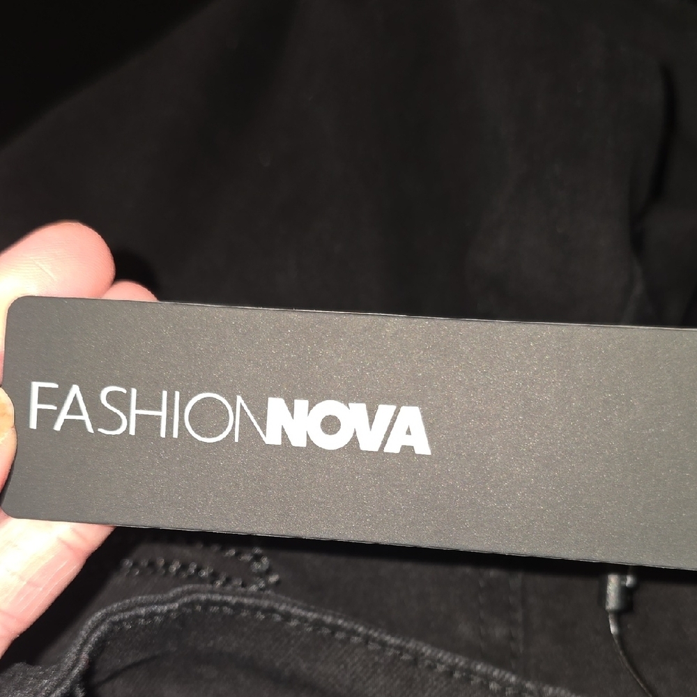 Fashion Nova Black Distressed Women's Jeans - Picture 13 of 14